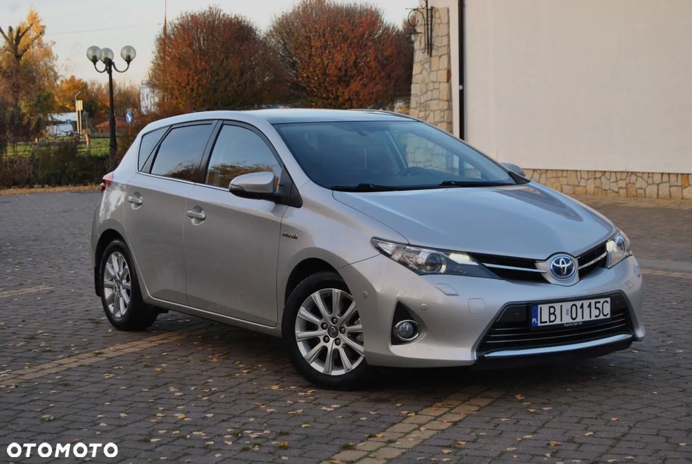 Toyota Auris 1.8 HSD Luna - 2