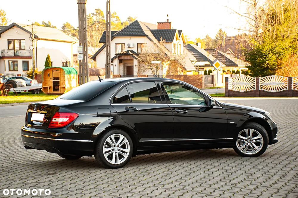 Mercedes-Benz Klasa C 180 T BlueEFFICIENCY Avantgarde - 13