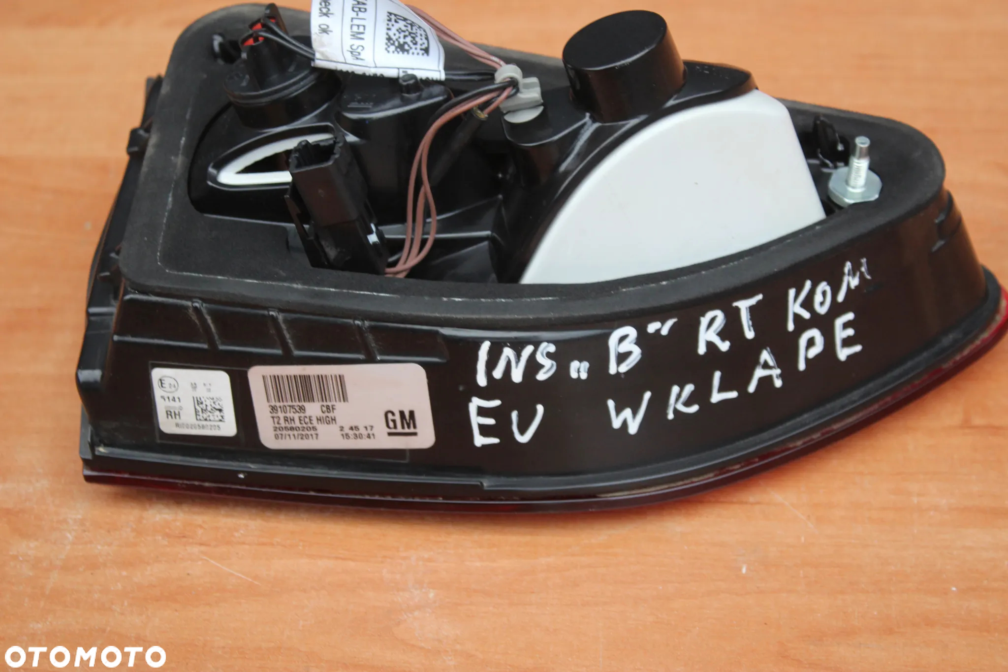 LAMPA PRAWY TYŁ TYLNA PRAWA W KLAPE OPEL INSIGNIA B KOMBI 39107539 - 7
