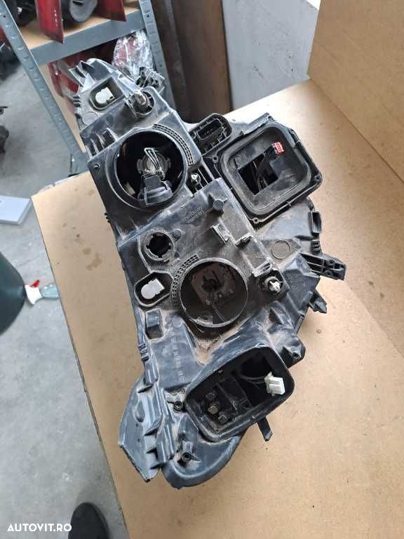 Far stanga Renault Megane 4 original Europa cod 260602792R - 8