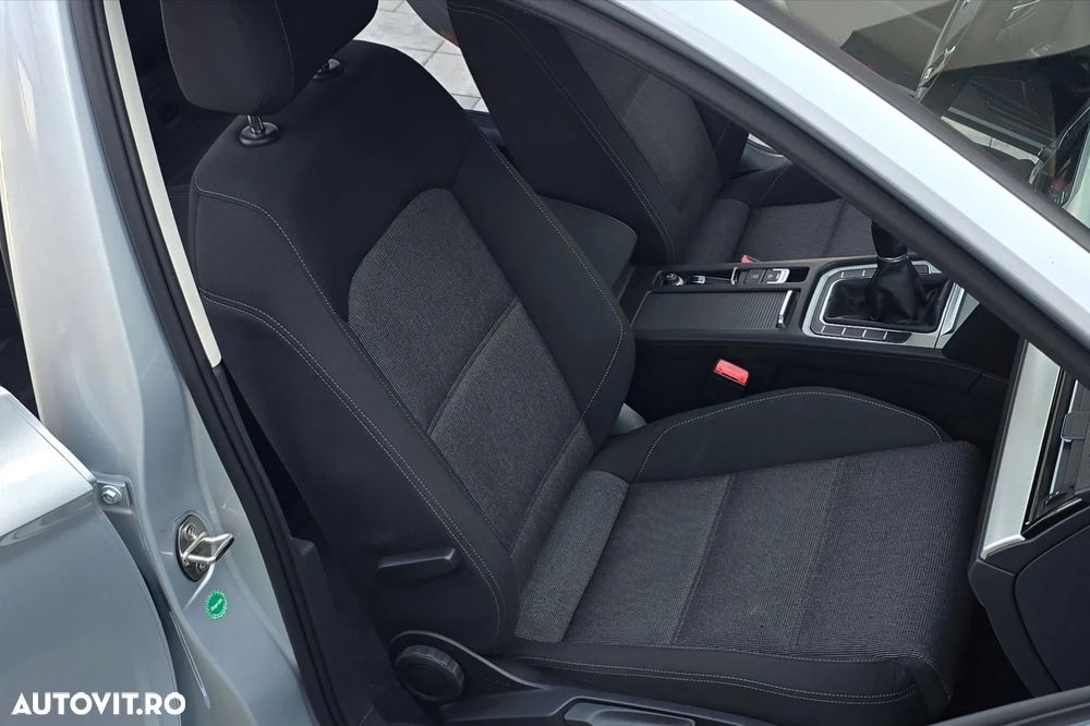 Volkswagen Passat 2.0 TDI Comfortline - 28