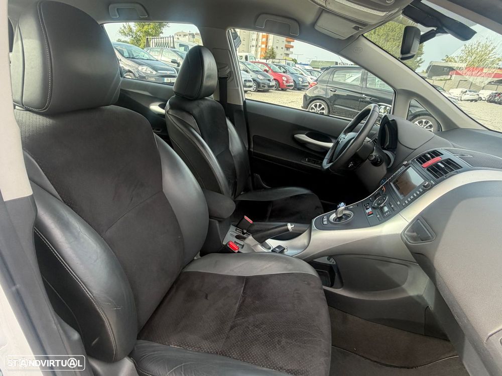 Toyota Auris 1.8 HSD Comfort +P.Sport+Navi - 12
