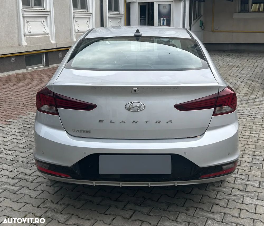 Hyundai Elantra 1.6 MPi Classic - 2