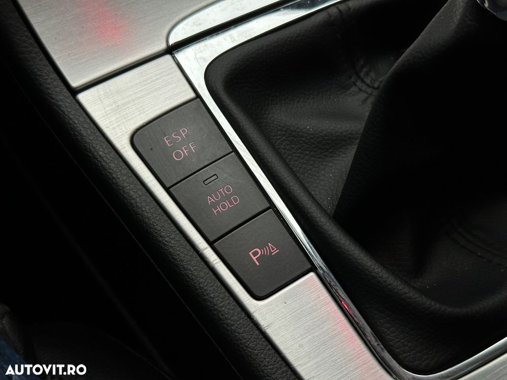 Volkswagen Passat 2.0 TDI Highline - 28