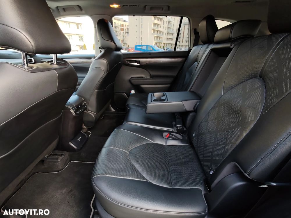 Toyota Highlander 2.5 L Dynamic Force 248CP Luxury Pearly - 3