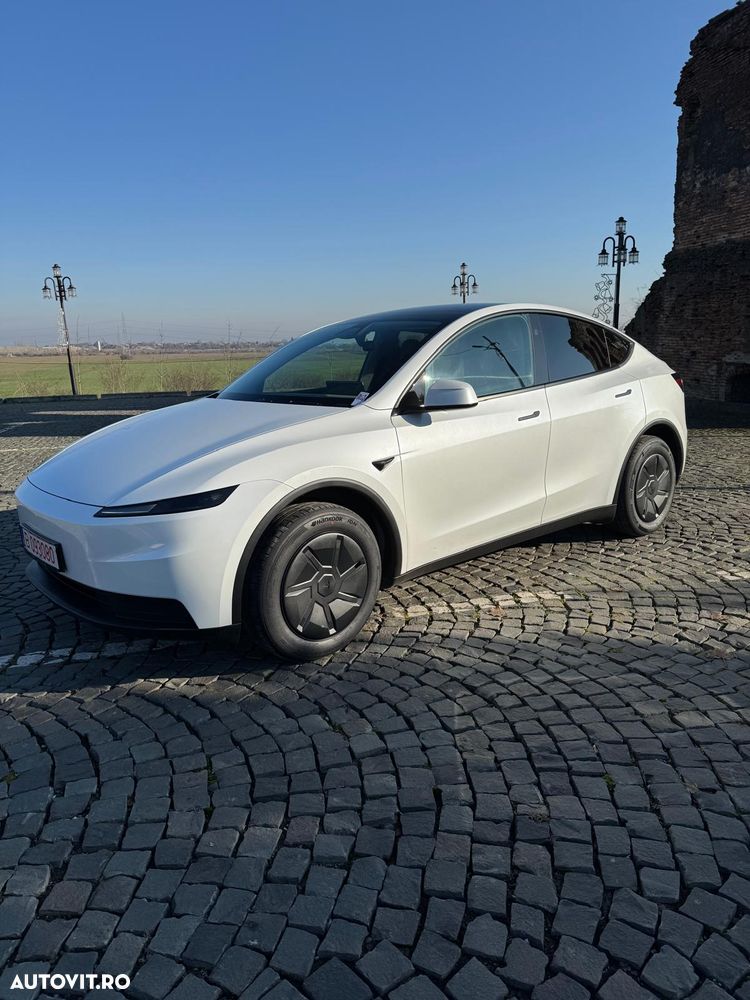 Tesla Model Y RWD - 2