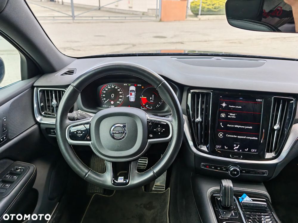 Volvo V60 T8 AWD Plug-In Hybrid R-Design - 22