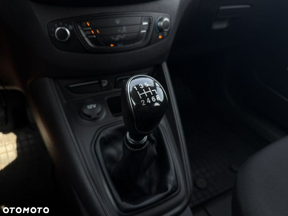 Ford Transit Courier - 28