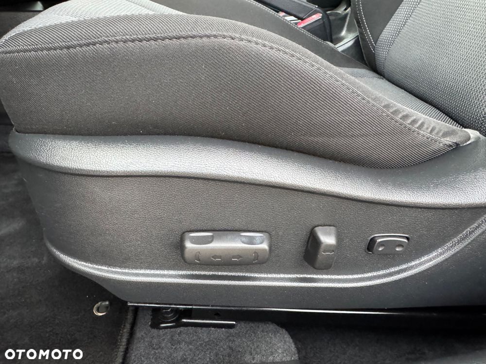Hyundai i30 blue 1.6 CRDi YES Silver - 20