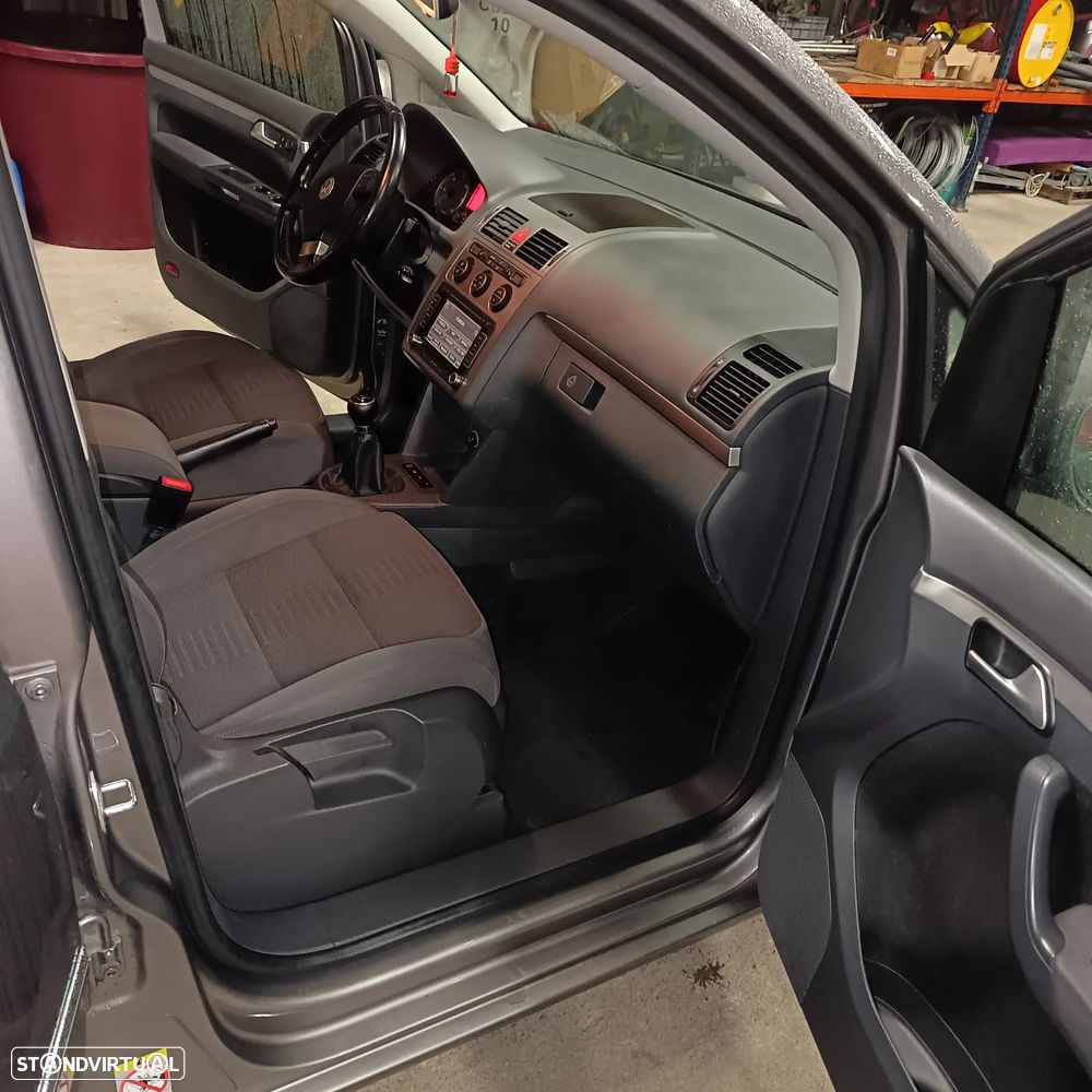 VW Touran 2.0 TDI DPF Highline - 13