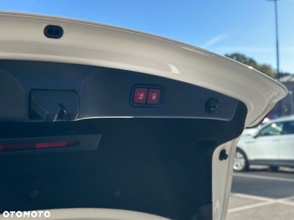 Mercedes-Benz Klasa E 220 d Coupe 4-Matic 9G-TRONIC - 18