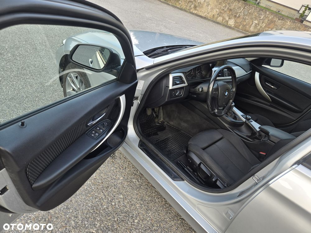 BMW Seria 3 320d - 30