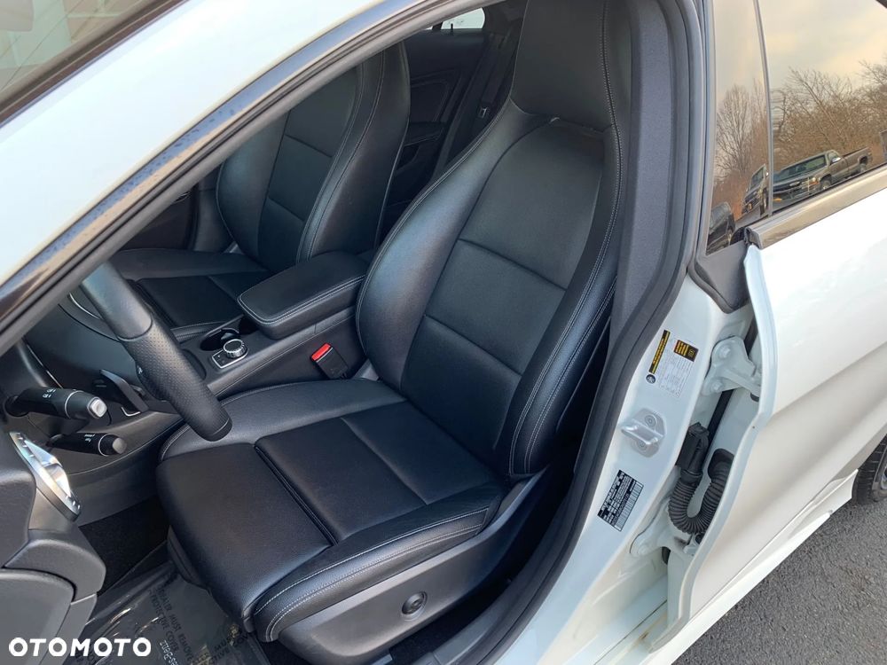 Mercedes-Benz CLA 250 4-Matic AMG Line - 16