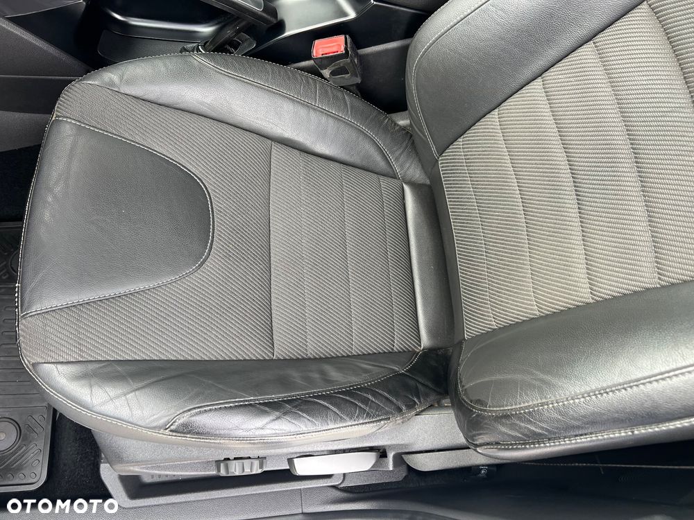 Ford Kuga 2.0 TDCi 2x4 Titanium - 21