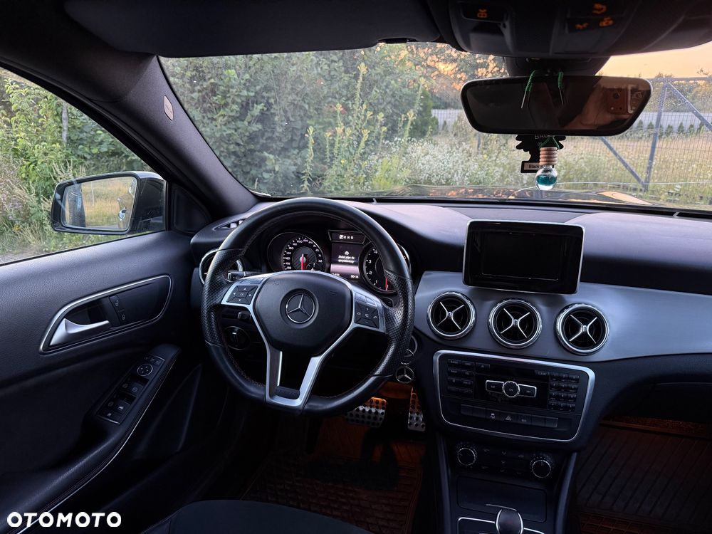 Mercedes-Benz GLA 45 AMG 4-Matic - 12