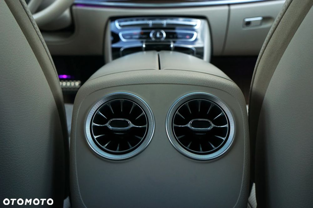 Mercedes-Benz Klasa E 400 Coupe 4-Matic 9G-TRONIC - 29