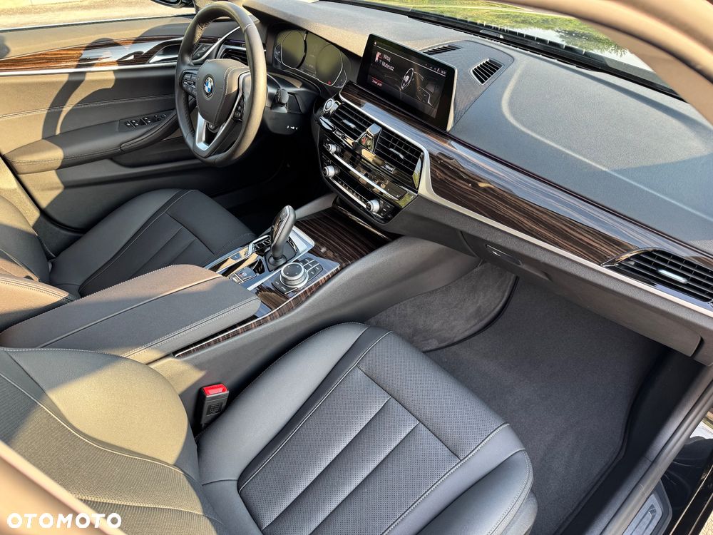BMW Seria 5 530i xDrive mHEV - 5