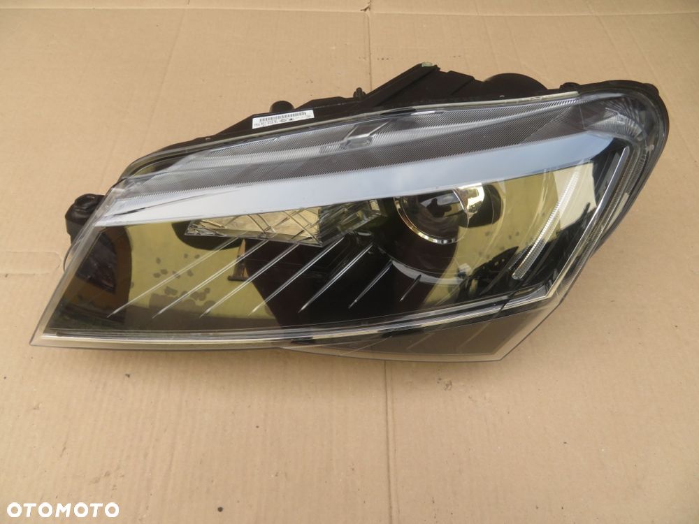 REFLEKTOR LEWY SKODA SUPERB III 3V1 BI XENON SKRĘTNY 15-19R 3V1941015B DEMONTAŻ KRAKÓW