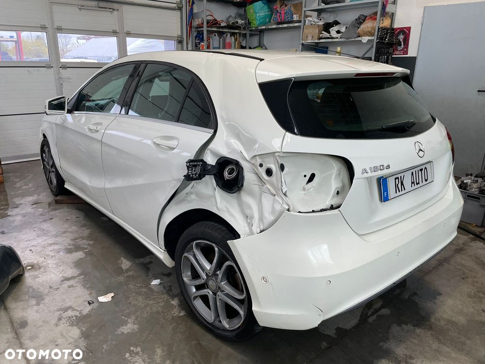 Mercedes-Benz Klasa A 180 d 7G-DCT Peak Edition - 32