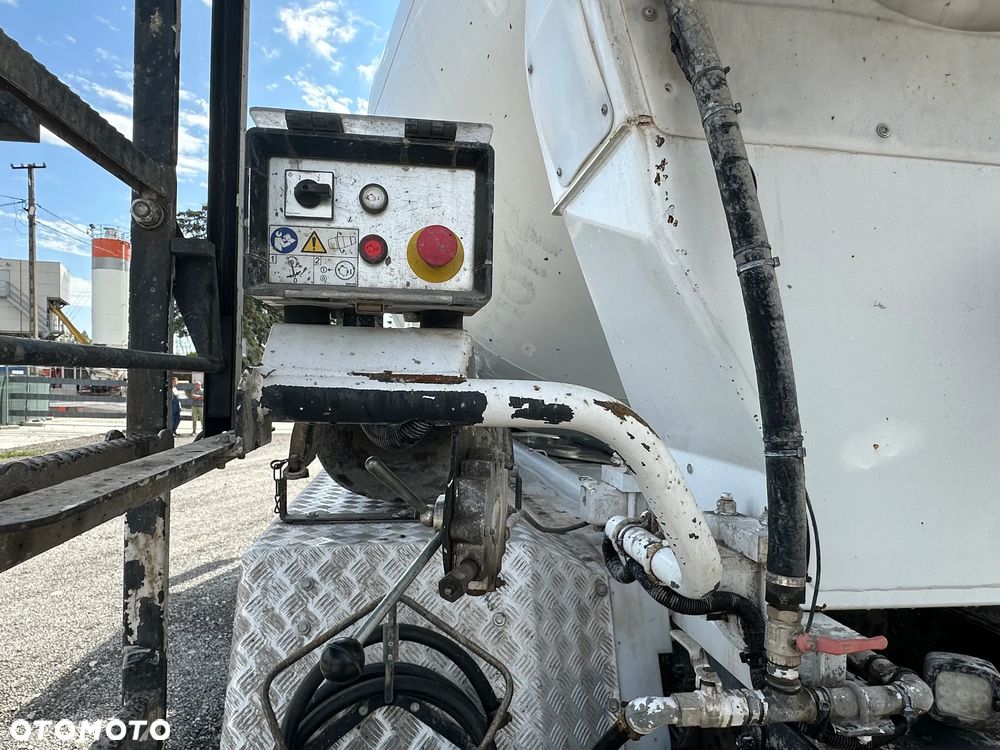 Mercedes-Benz AROSC 32.40 - 8