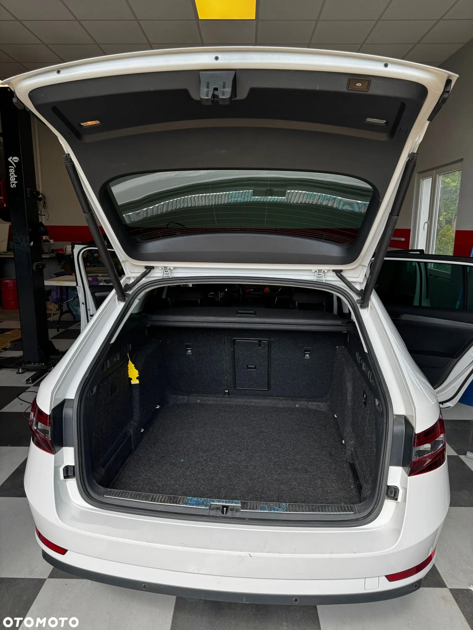 Skoda Superb 2.0 TDI Ambition DSG - 11