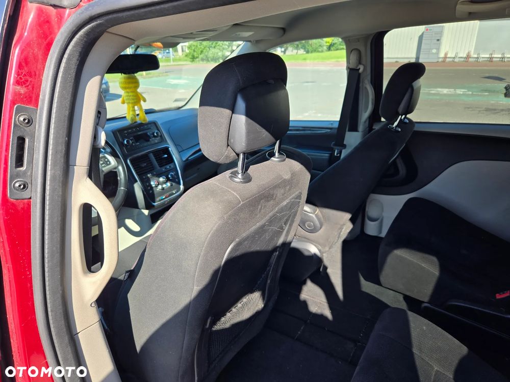 Dodge Grand Caravan - 8