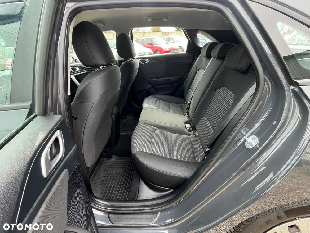 Kia Ceed - 9