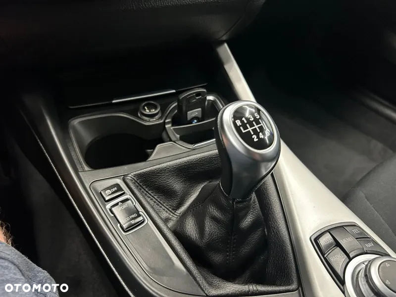 BMW Seria 1 116d - 32