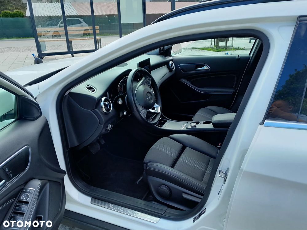 Mercedes-Benz GLA 220 4-Matic Urban - 6