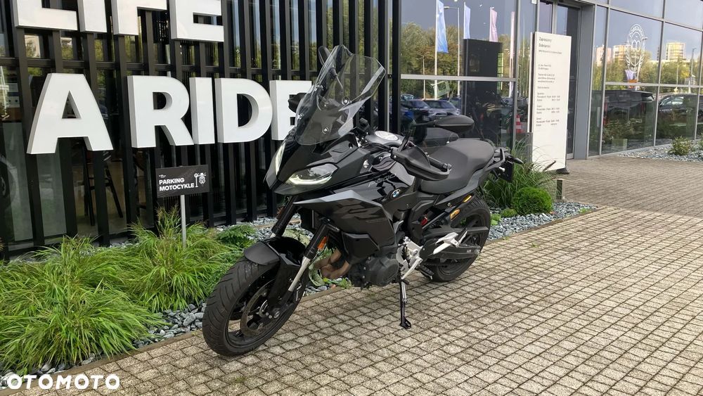 BMW XR - 8