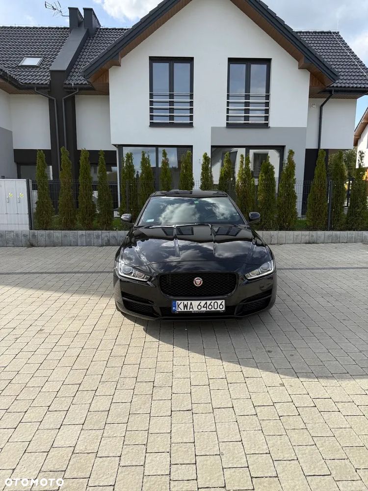 Jaguar XE 2.0 T Prestige - 13