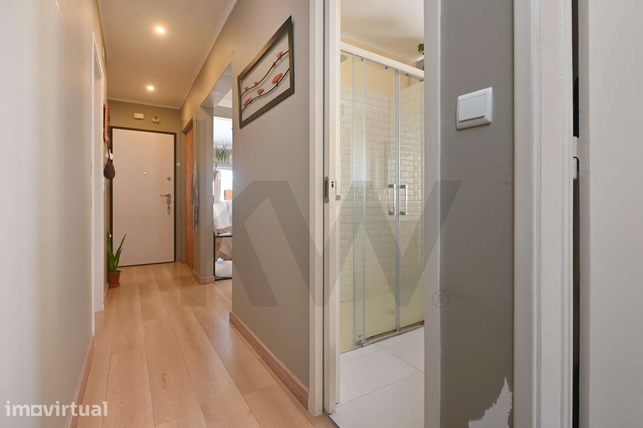 Apartamento T2 Renovado com Varanda no Centro da Parede I Cascais - Grande imagem: 5/23
