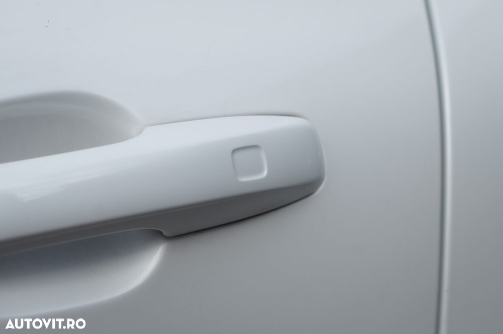 Volvo XC 60 B4 MHEV AT8 AWD R-Design - 15