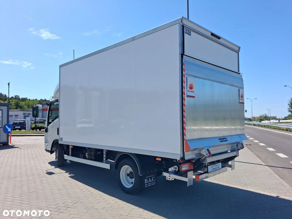 Isuzu M27H kontener z windą - 9