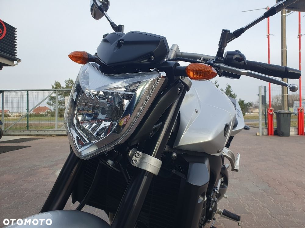 Yamaha FZ - 13