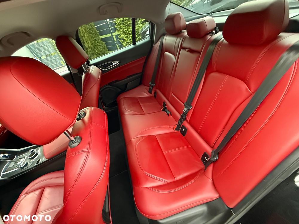 Alfa Romeo Giulia 2.0 Turbo - 13