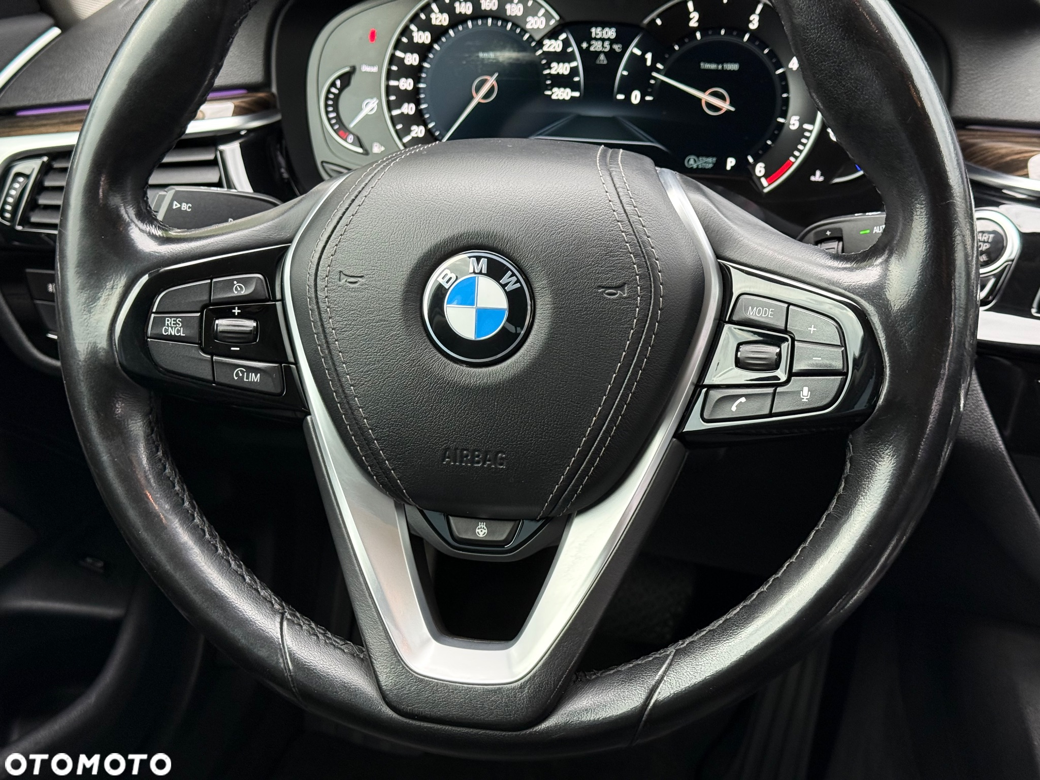 BMW Seria 5 530d xDrive Luxury Line - 32