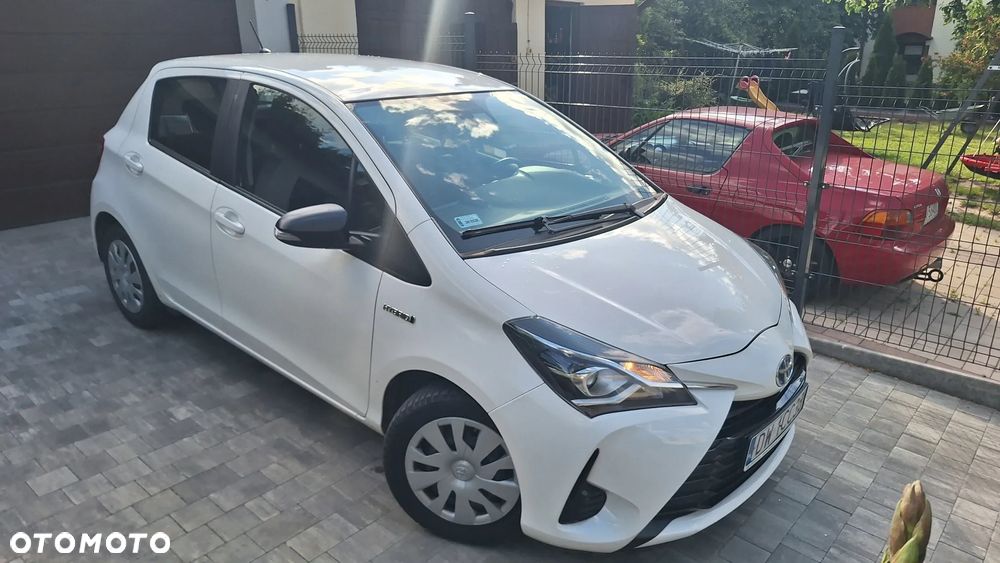 Toyota Yaris Hybrid 100 Dynamic - 2
