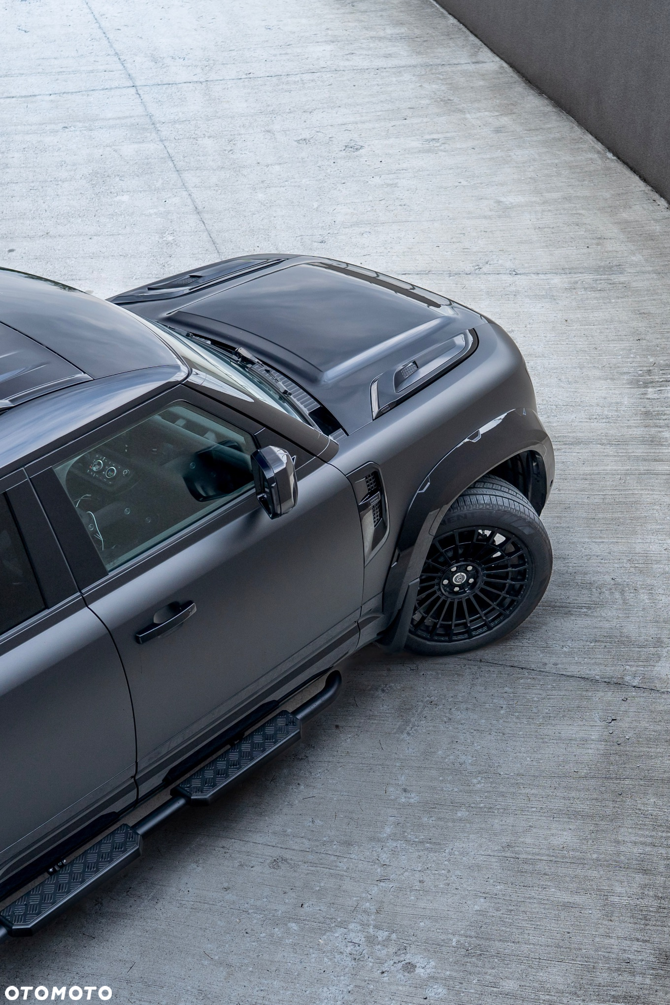 Land Rover Defender - 34