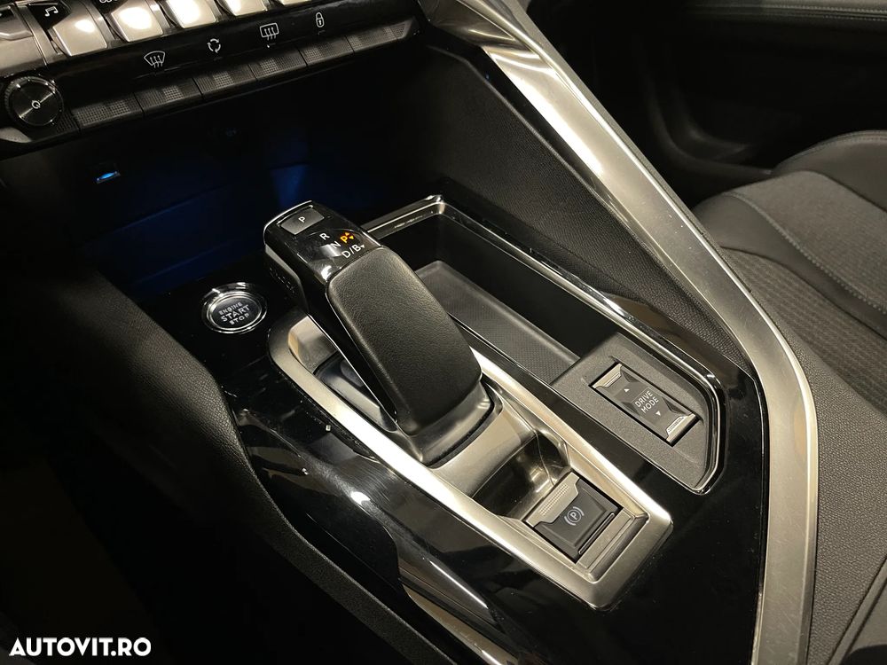 Peugeot 3008 225 e-EAT8 Allure Pack - 26