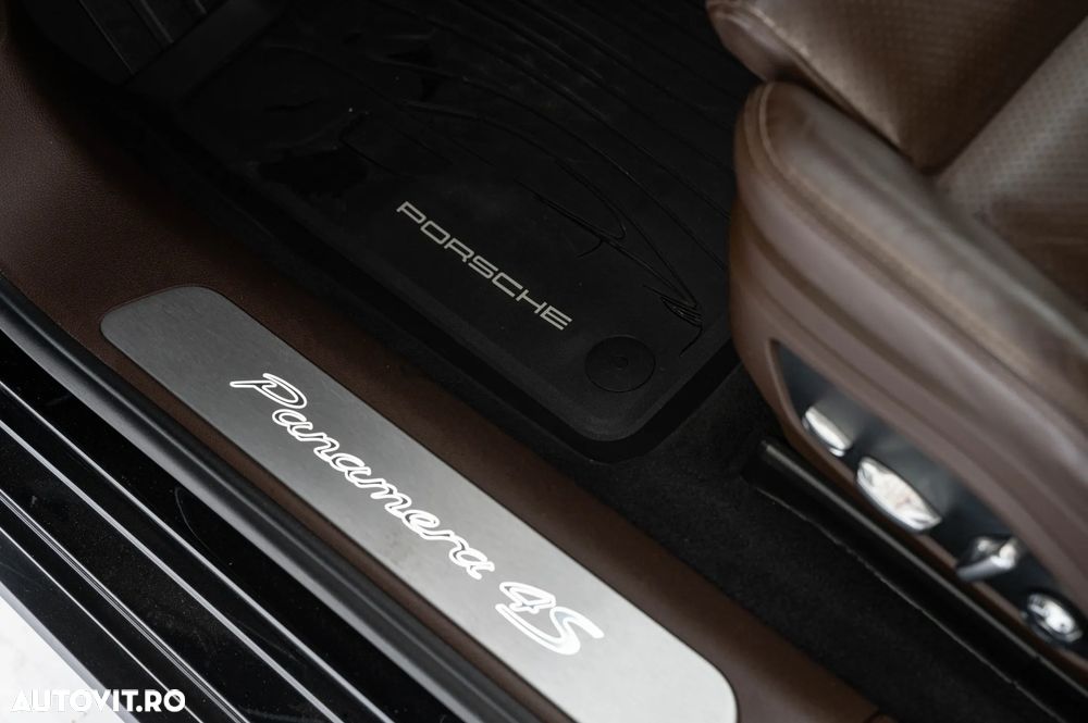 Porsche Panamera 4S Executive - 13