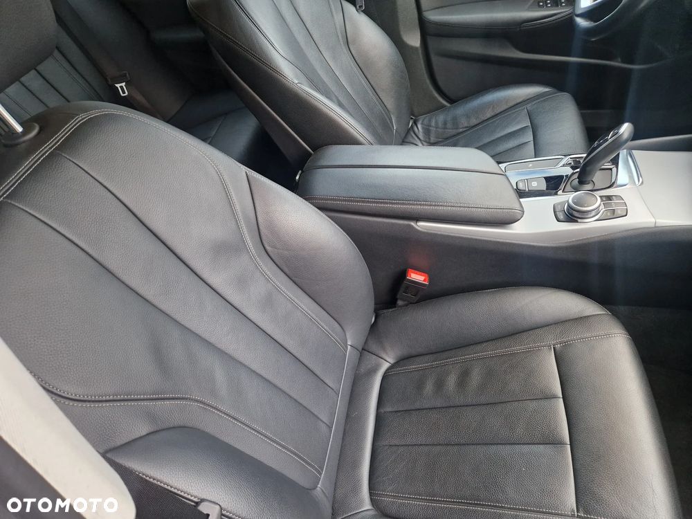 BMW Seria 5 520d xDrive - 13