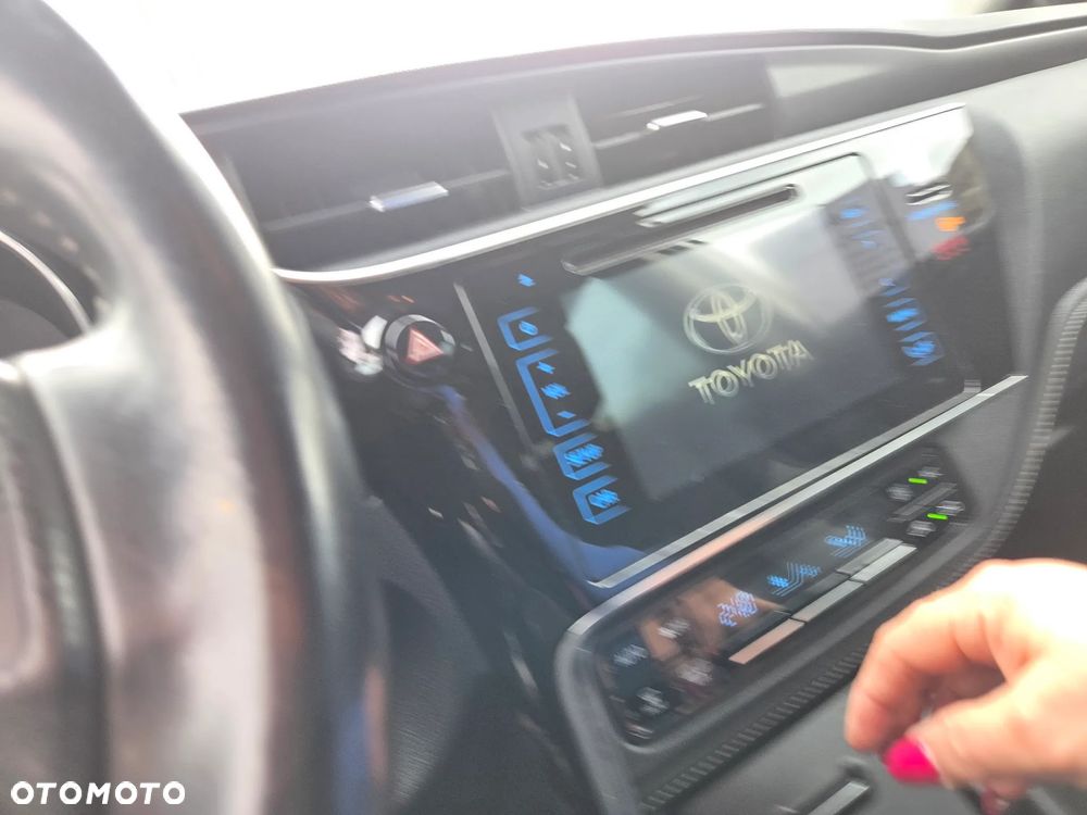 Toyota Auris 1.6 Prestige - 19