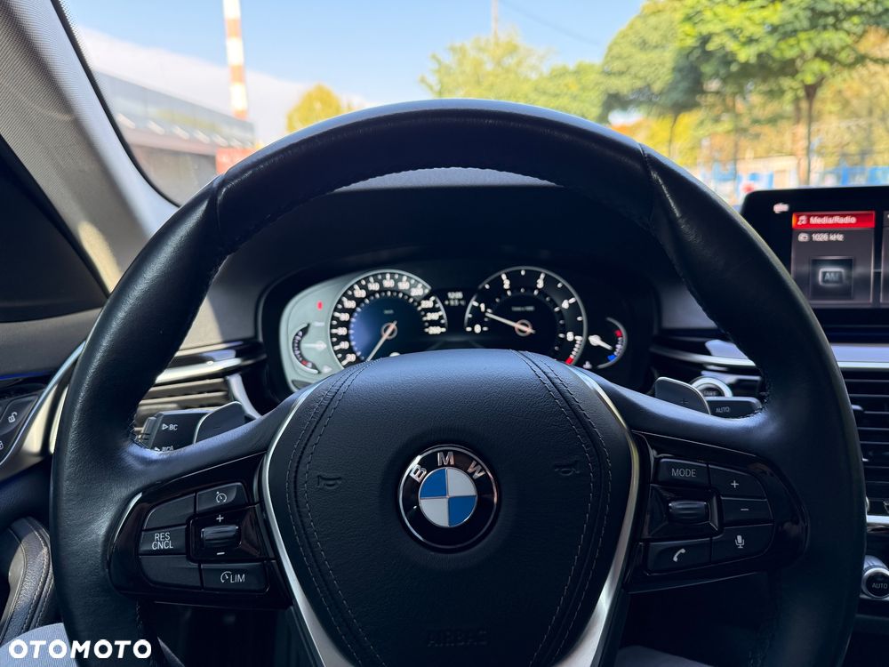BMW Seria 5 518d Sport Line - 15