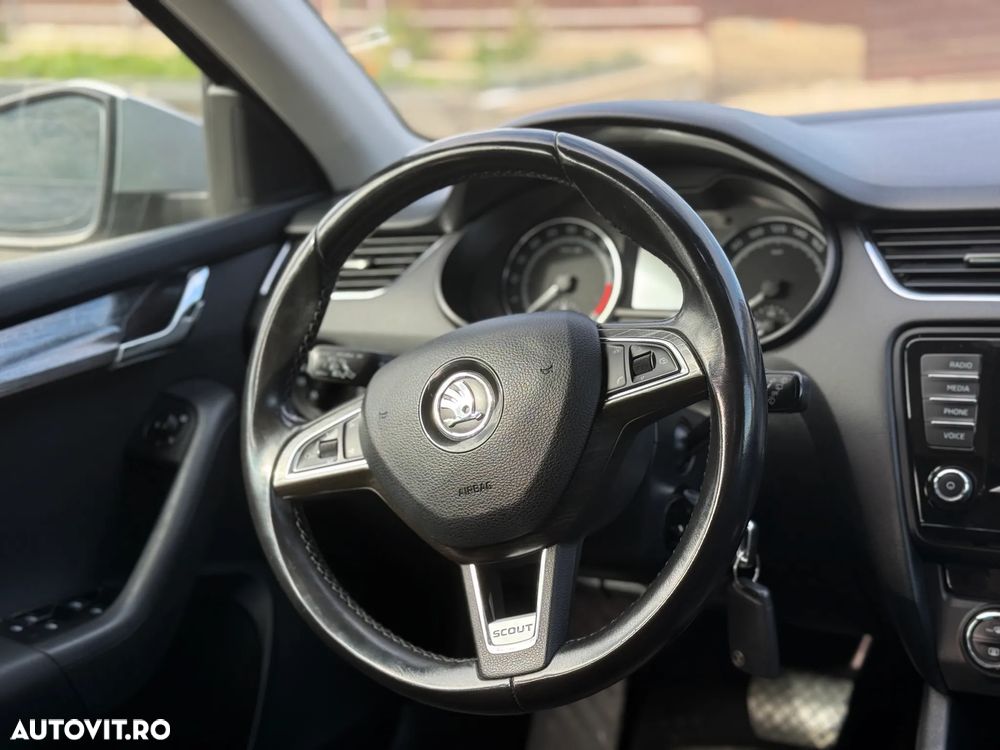 Skoda Octavia Combi 2.0 TDI 4x4 DSG RS - 16