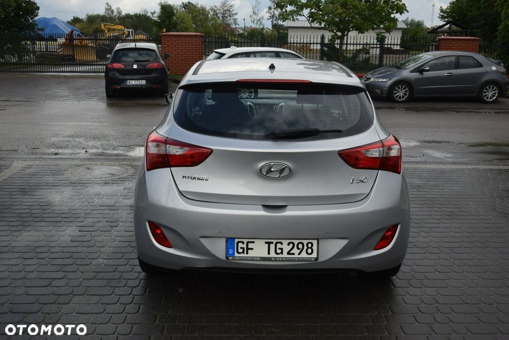 Hyundai i30 blue 1.6 GDI Trend - 11