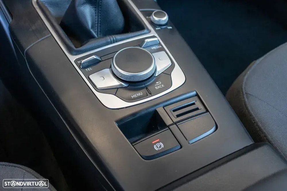 Audi A3 Sportback 1.6 TDI S-line - 11