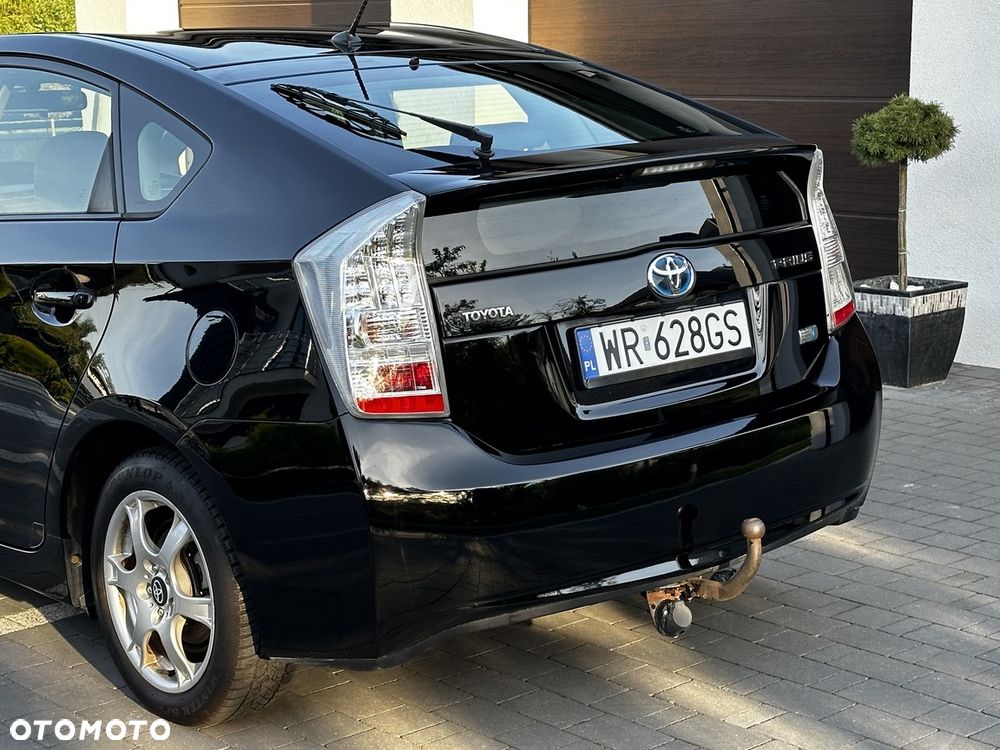 Toyota Prius (Hybrid) - 30