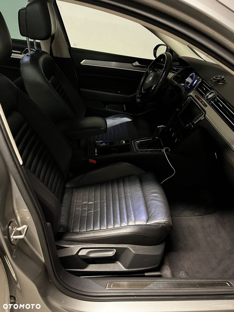 Volkswagen Passat 2.0 TDI Bi-Turbo BMT 4Mot Highline DSG - 11