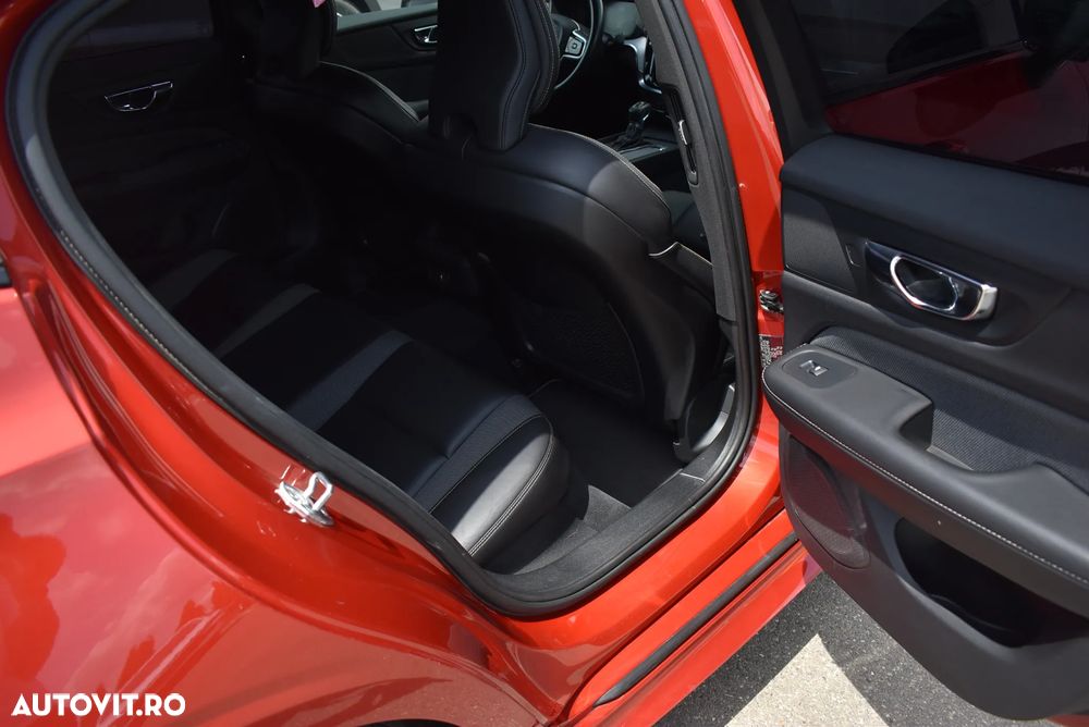 Volvo S60 T5 AWD R-Design - 29